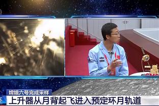 稳定高效！里夫斯半场5中3砍并列全队最高10分